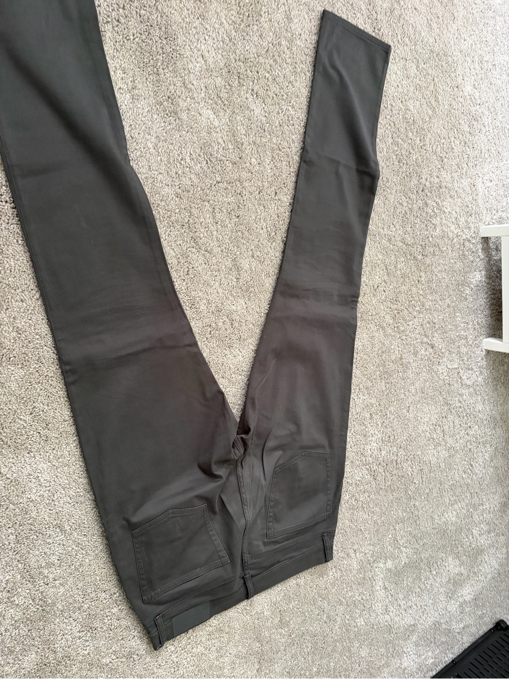 GAP Men's Chinos Khakis in Dark Gray